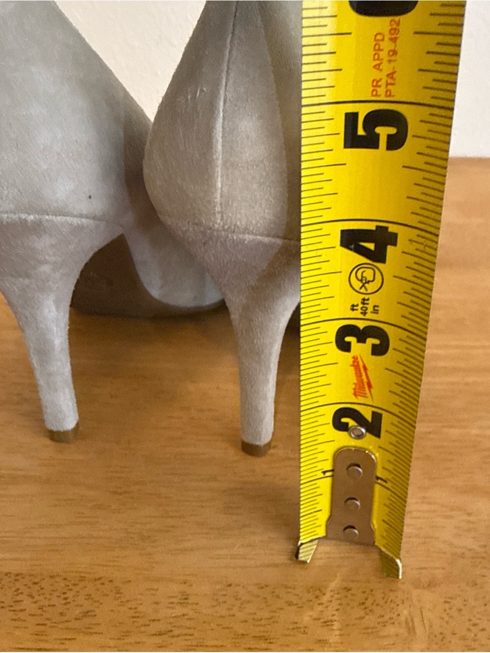 Michael Kors Taupe Beige Pointed Toe Heels Strap Buckle 8.5 4” Heel - Picture 8 of 9